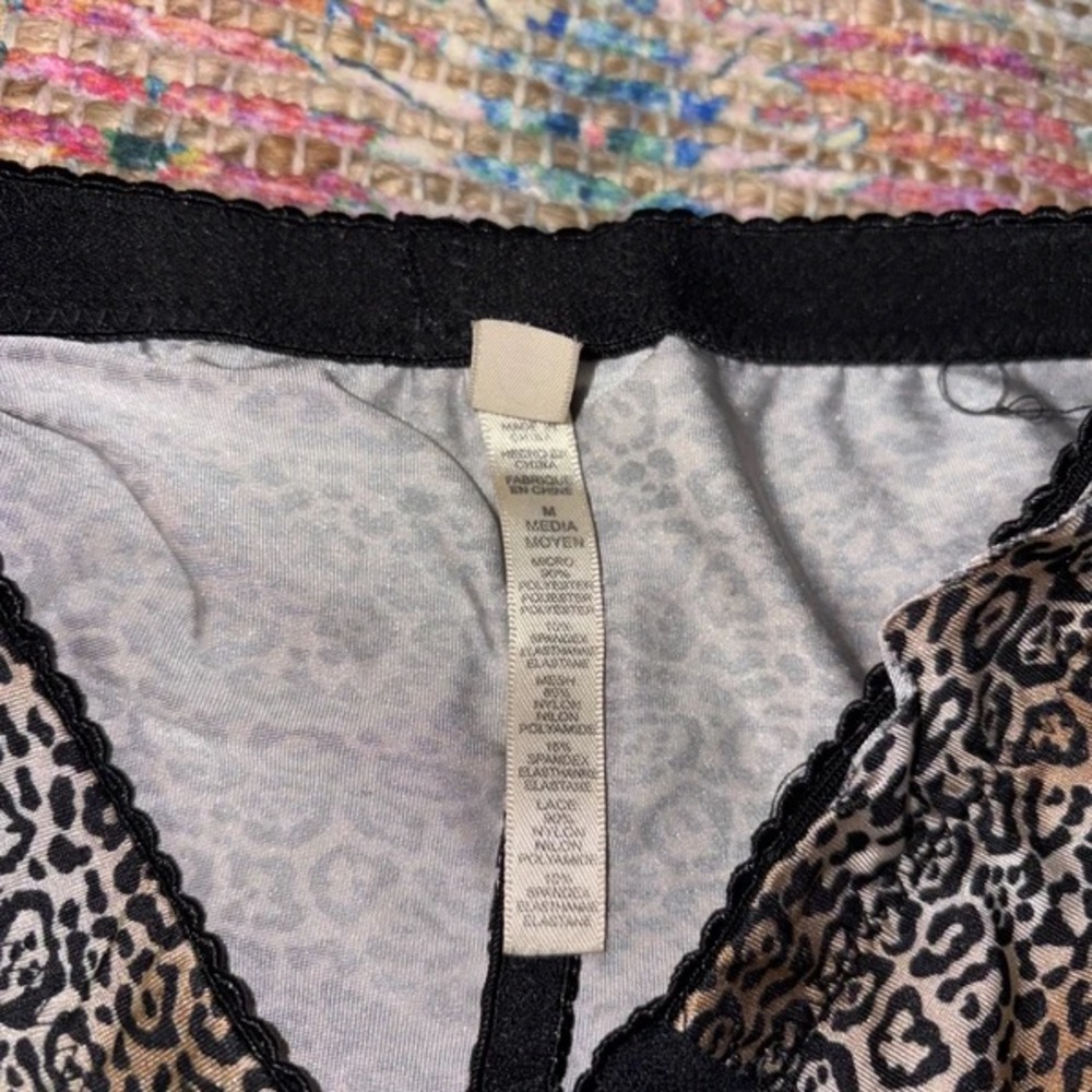 High-Waist Leopard Print Shaping Brief with Black Lace Panels - Picture 5 of 5